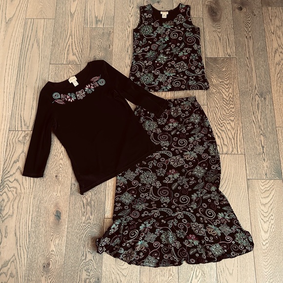 CHOICES 3 Piece Set- Black Floral Skirt with Sleeveless @ Long Sleeve Tops Sz S - Picture 3 of 13